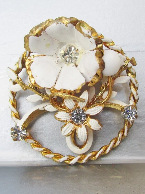 Austrian Jewelry - Made in AUSTRIA Vintage White Enamel Rhinestone FLOWER Brooch Pin